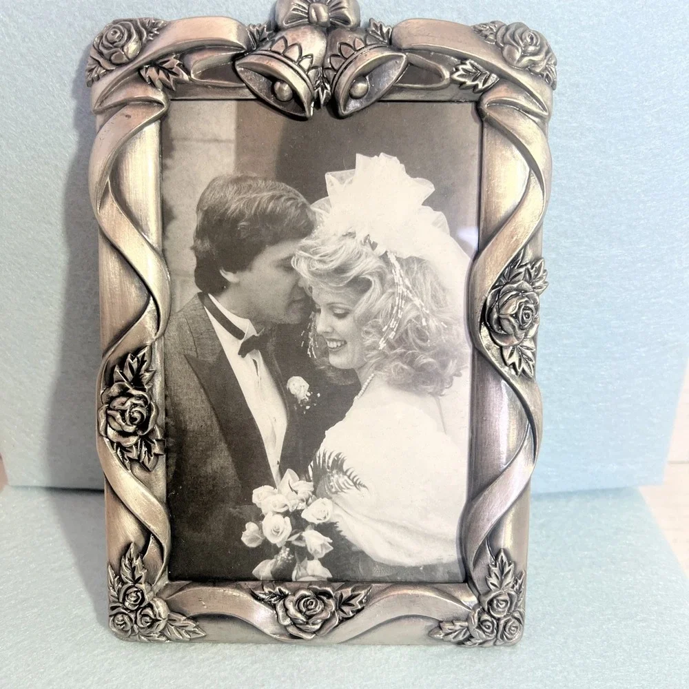 Vintage‎ Royal Limited Silver Tone 4x6 Rose Trellis Album Frame Open Box